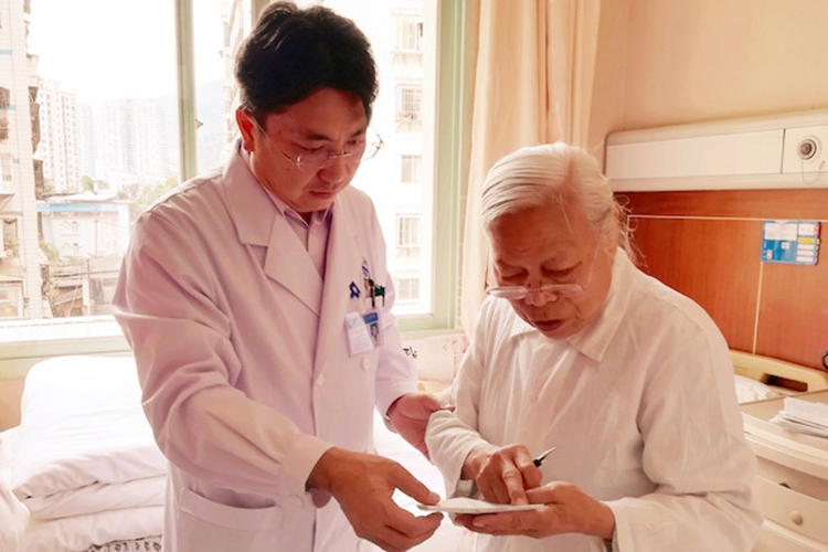 医患情深：你对患者多关怀 患者对你多敬重