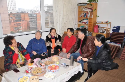 红河州第三人民医院看望慰问住昆明老同志