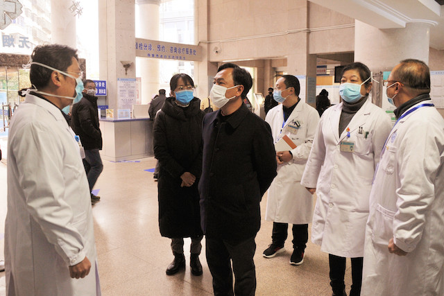 个旧市长王峥看望红河州第三人民医院疫情防控医护人员