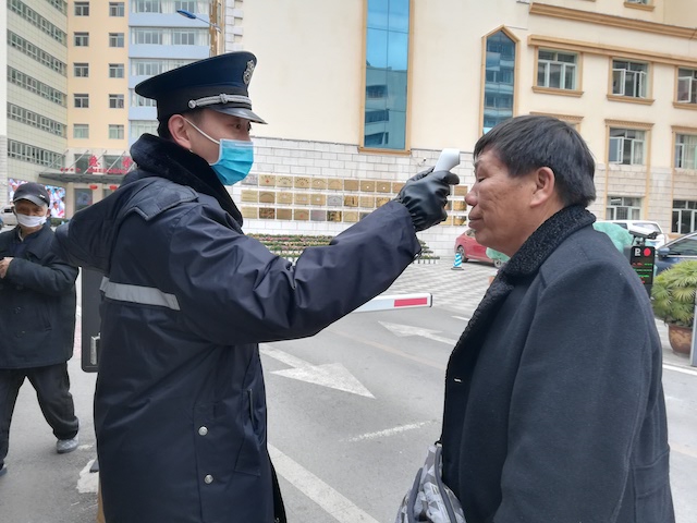 守土有责 守土担责 守土尽责 红河州三医院体温监测严筛严防疫情