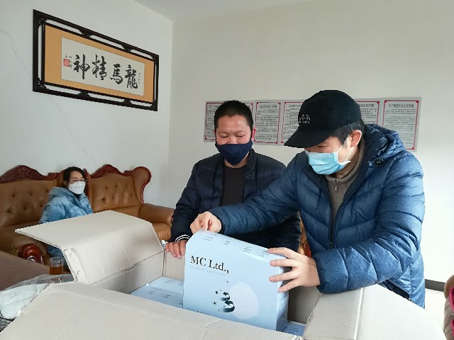 李八生夫妇对医护人员说句心里话：现在怎么感动，将来怎么尊重！