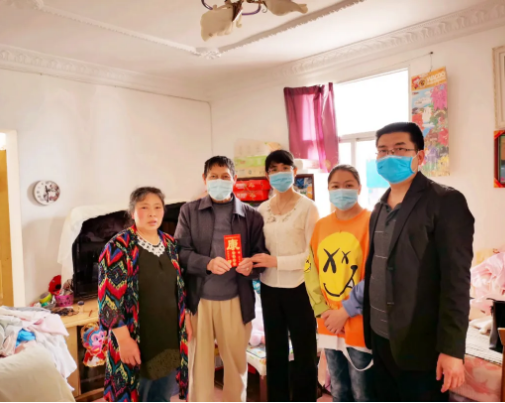 车祸无情人间有爱 4年了医护人员依然心系重症少女