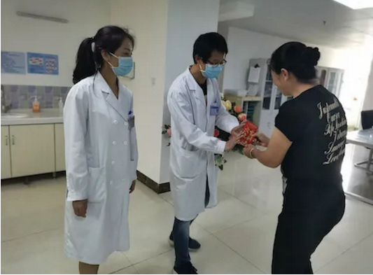 好医生拒收红包 人心暖尽显医德
