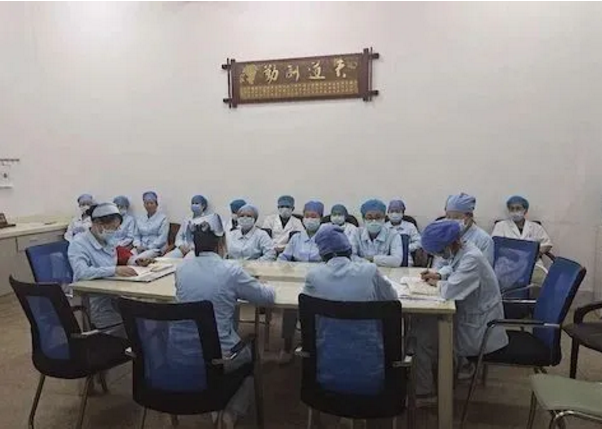 红河州三医院消毒供应中心举行一场特别的集体生日会