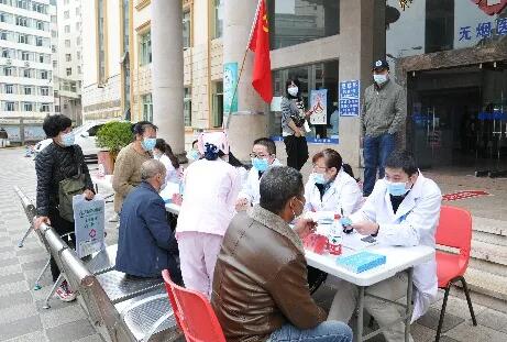 防治卒中 你我同行：红河州第三人民医院举行“世界卒中日”义诊