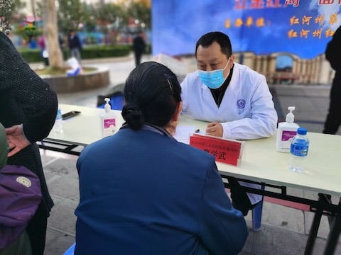 有棵“梧桐树”叫红河州肿瘤医院  曹博士就是那“金凤凰”
