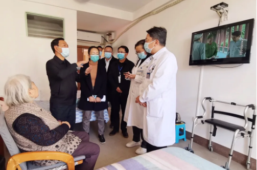 个旧市政府领导调研红河州第三人民医院医康养中心