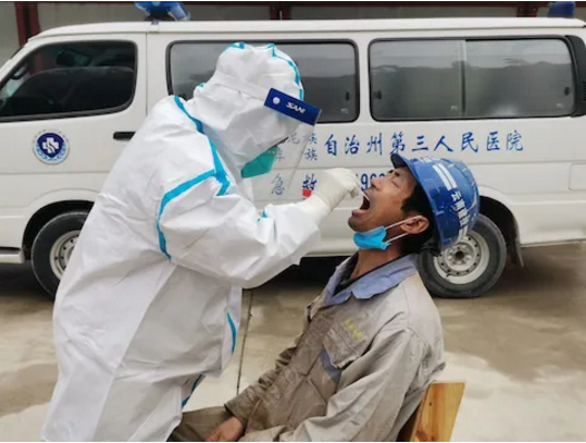 健康防线 爱心延伸： 红河州第三人民医院 赴蔓金高速工地检测核酸