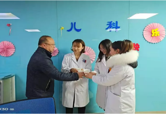 我们在岗 父母放心：大年三十儿科三位“女将”为患儿坚守