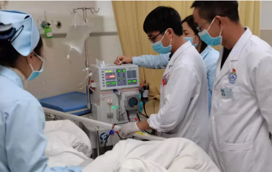 一大叔擅自“中药进补”中毒 在红河州第三人民医院成功获救