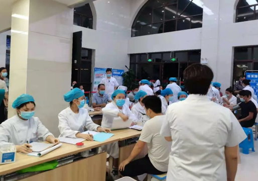 红河州第三人民医院又出征64人支援河口新冠疫苗接种
