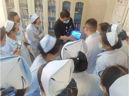 设备科维修人员当专家 对医护人员进行多导联心电分析系统操作培训