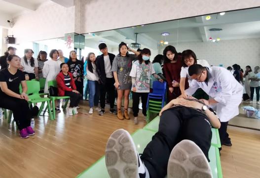 红河州第三人民医院专家应邀为个旧市机关幼儿园培训急救知识