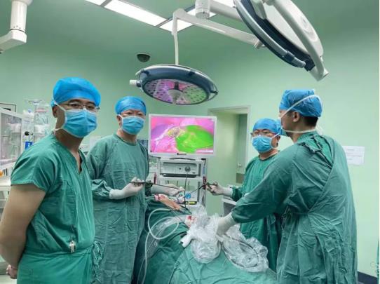 红河州肿瘤医院开先河 16岁女孩成功接受荧光腹腔镜下肝叶肿瘤切除