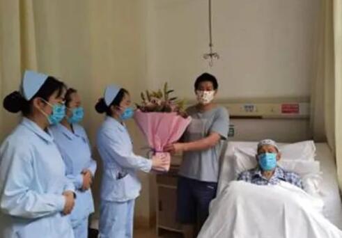 95岁老爷爷肠穿孔和嵌顿疝 在红河州第三人民医院成功修补