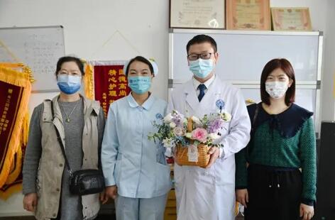 鲜花送“天使” 温暖又芬芳