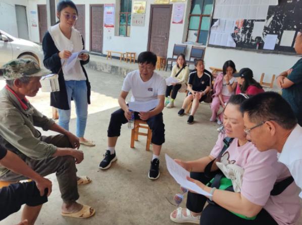 三话六学：创新药学服务 助力乡村振兴 红河州第三人民医院赴洛恩乡送健康