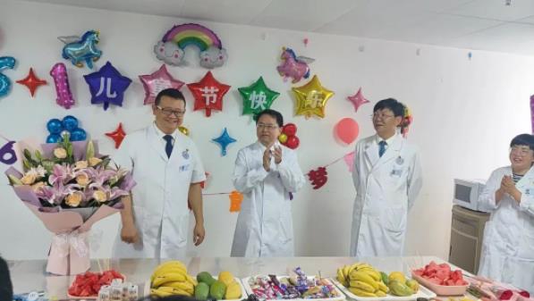 活力卫健：今天红河州第三人民医院儿科来了一群大朋友 与小朋友们开心庆六一