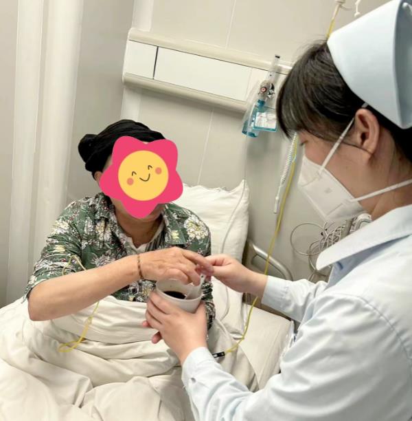 医患情：他们悉心治疗照护患者 余阿姨病情好转出院写感谢信赞扬医院有温度