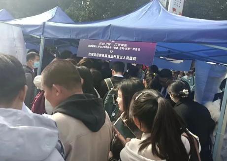 【活力卫健】红河州第三人民医院在昆明医科大学双选会现场宣讲吸引众多英才