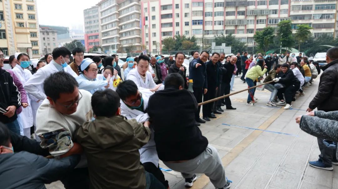 活力卫健：迎接年 聚力量 展风采 红河州第三人民医院举行拔河比赛