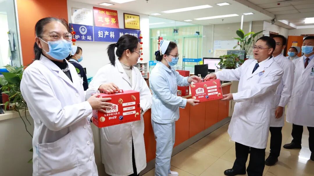 情系“医”线 致敬坚守：医院领导向坚守岗位的职工送祝福
