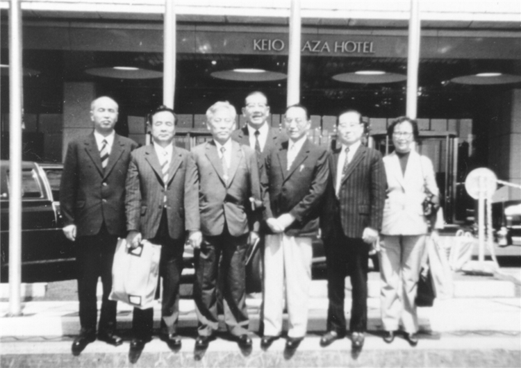 1982年5月，我院专家梁裳缇应邀出席日本东京第三届世界肺癌学术会议。.jpg