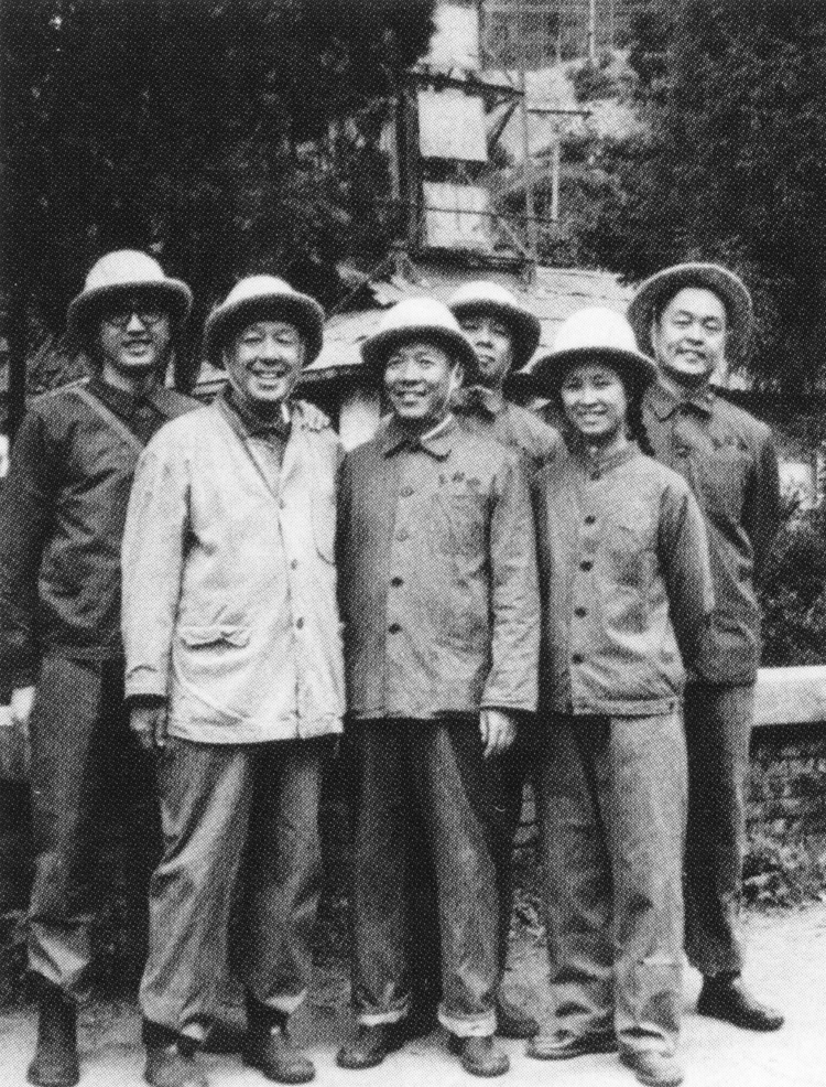 吴桓兴（左二）、孙燕（右一）.jpg